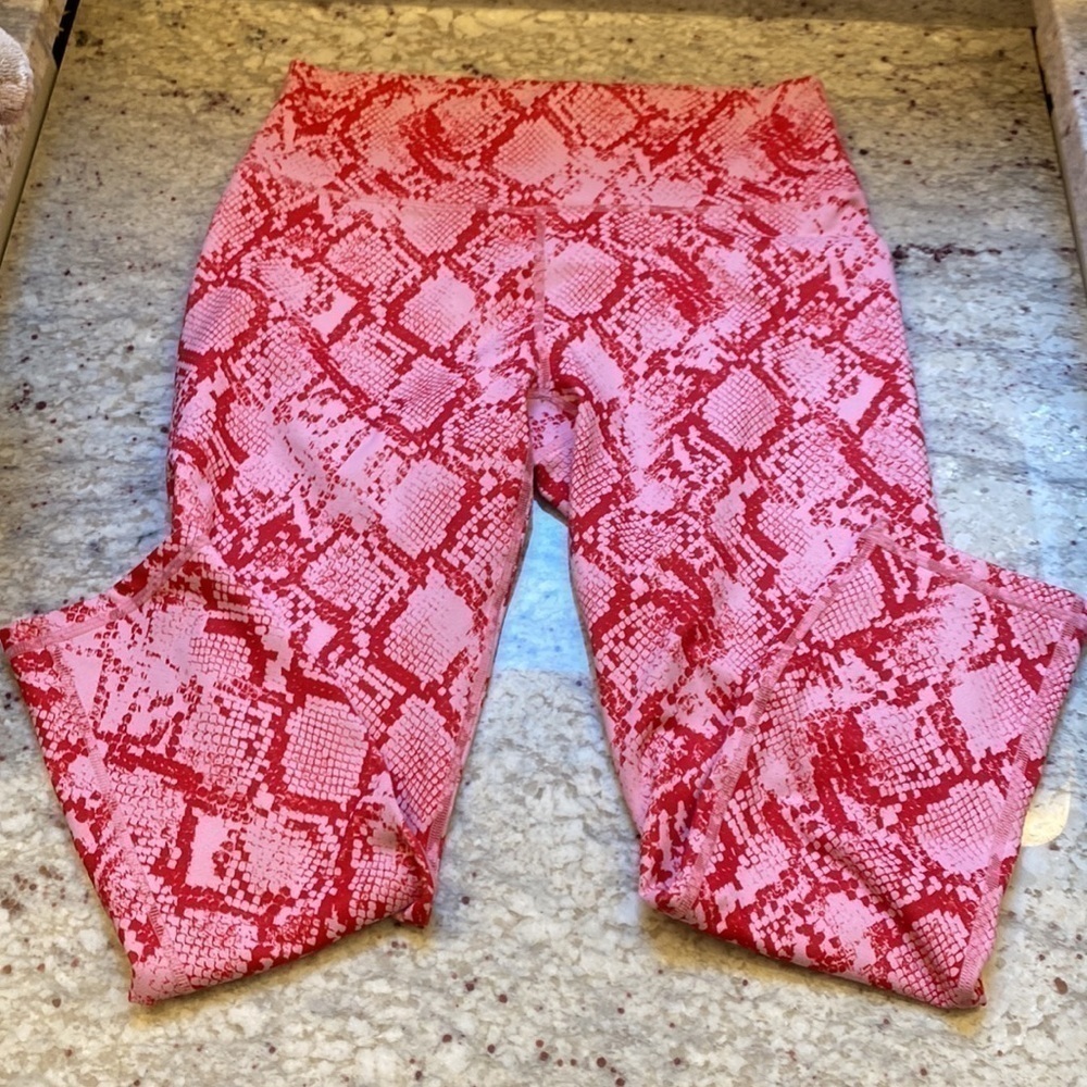 FABLETICS Define Powerhouse High-Waisted Capri Size XS Persimmon Python Pink - Picture 3 of 16